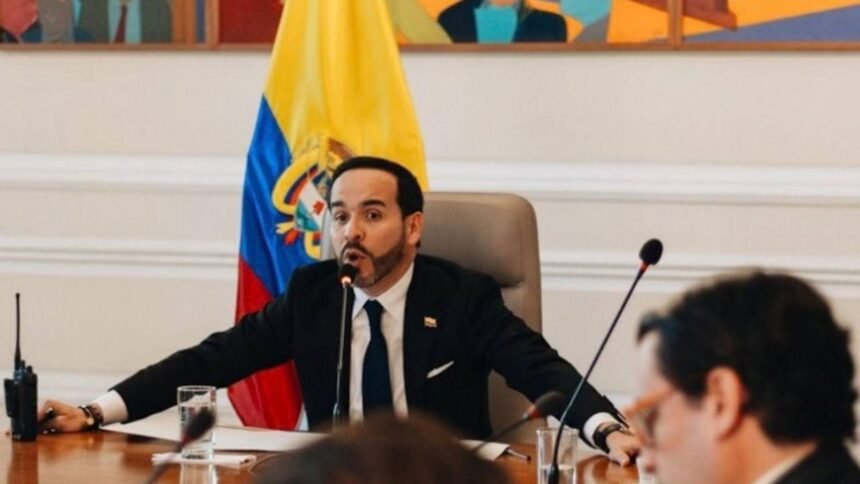 Gobierno lanza plan de choque para recuperar sistema de salud colombiano