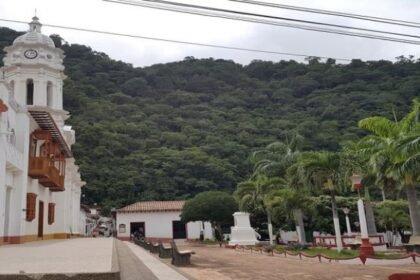Toque de queda en El Carmen tras ataque con drones a Policía