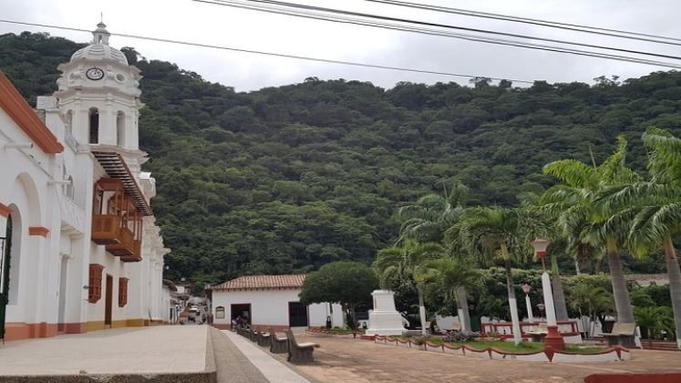 Toque de queda en El Carmen tras ataque con drones a Policía